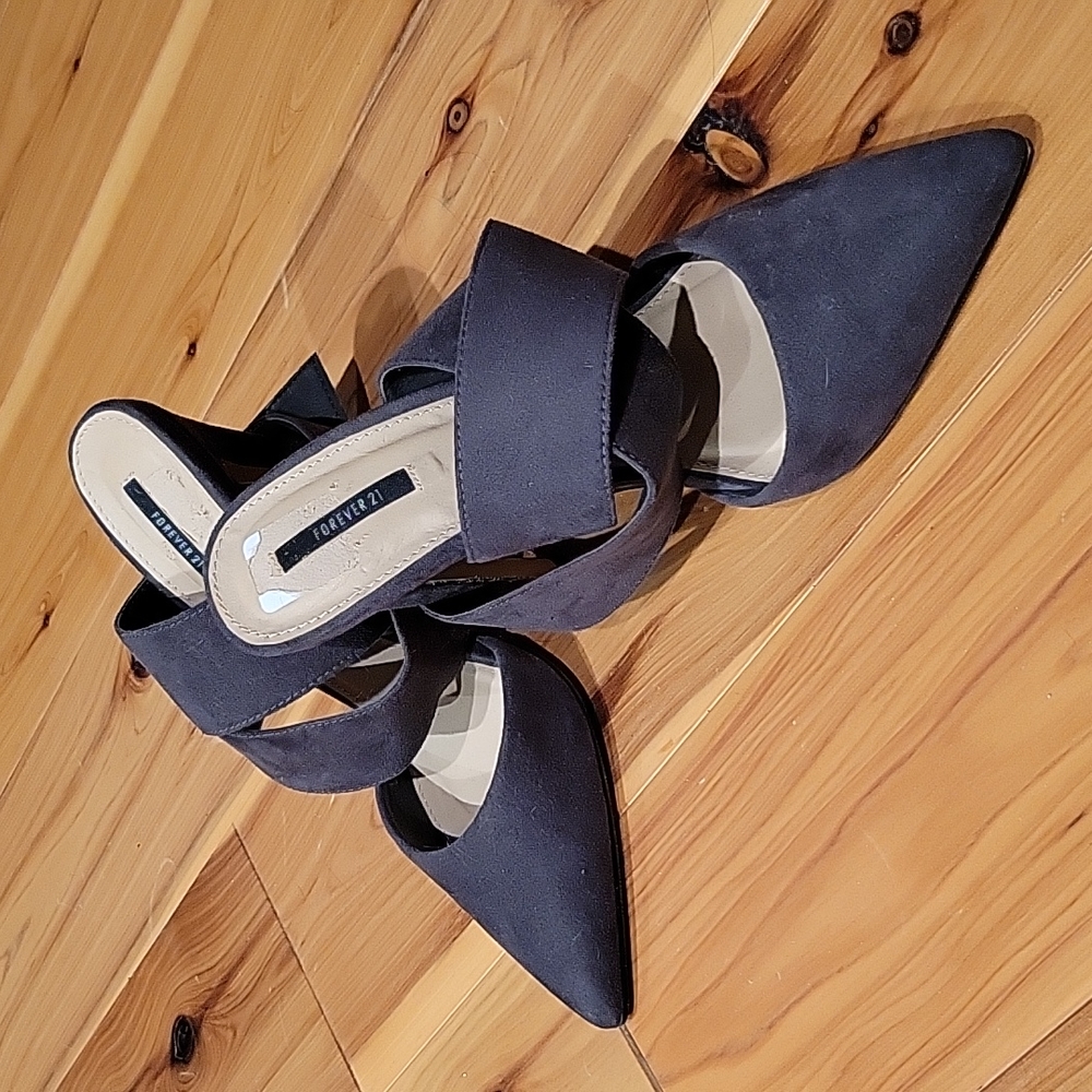 Gray heels